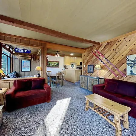 Nicely Remodeled 2 Bedroom Condo in Mammoth!